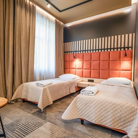 Hotel Jarota Jarocin Kültér fotó