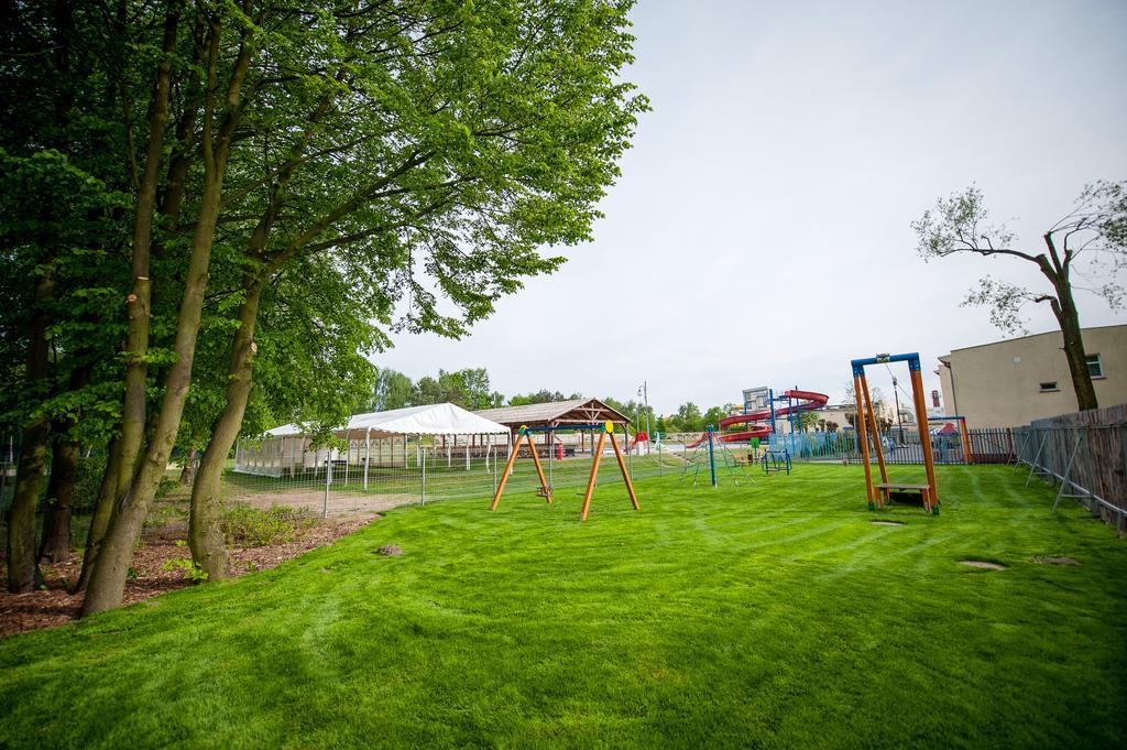 Hotel Jarota Jarocin Kültér fotó