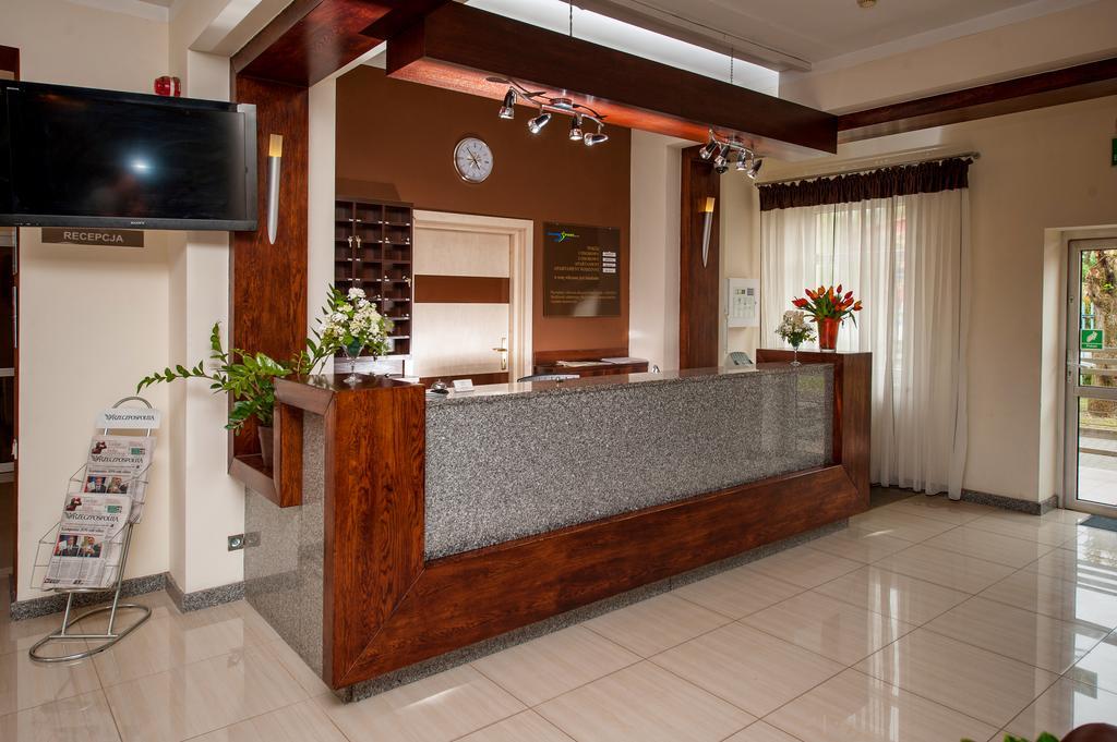 Hotel Jarota Jarocin Kültér fotó