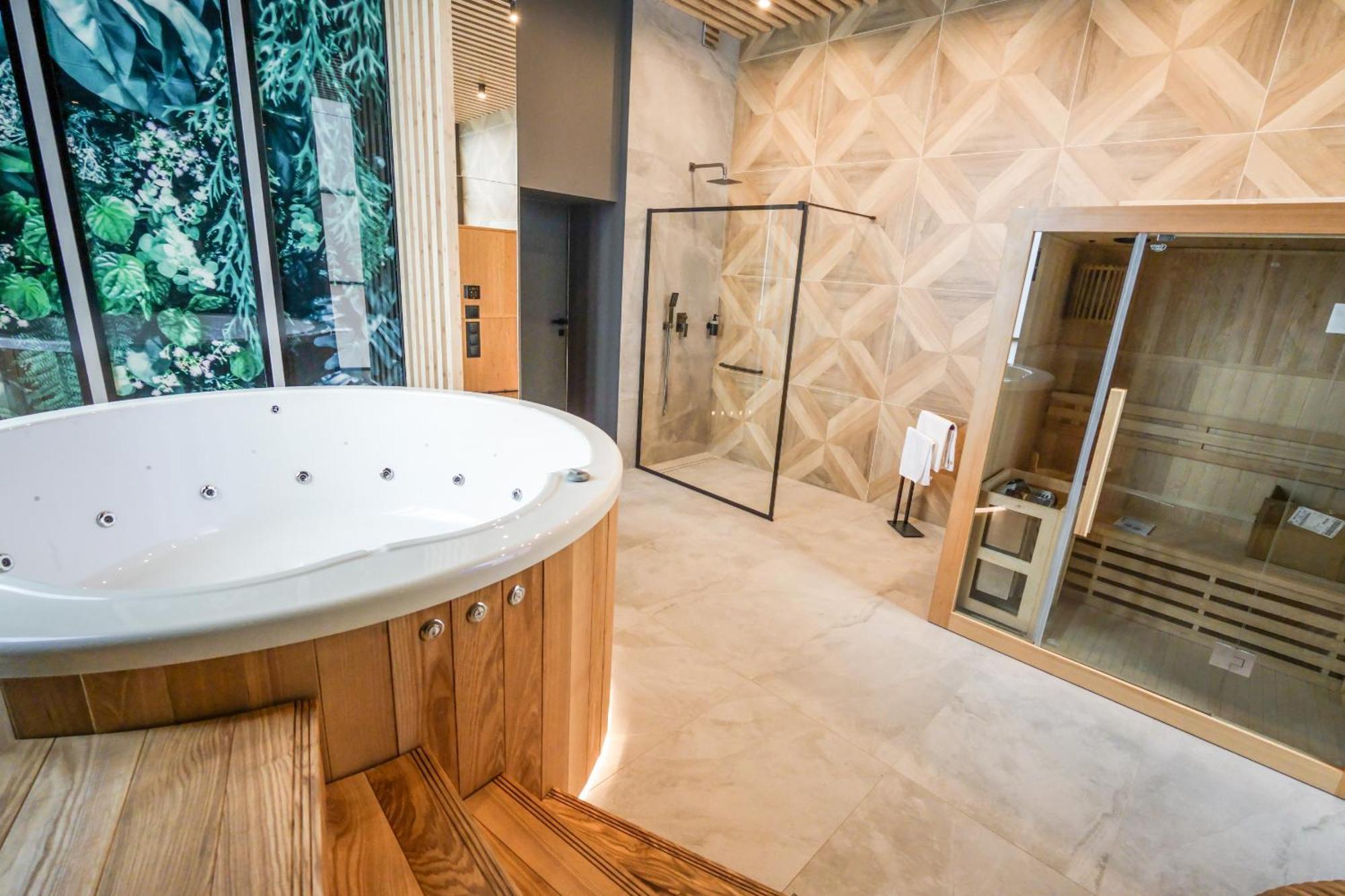 Hotel Jarota Jarocin Kültér fotó