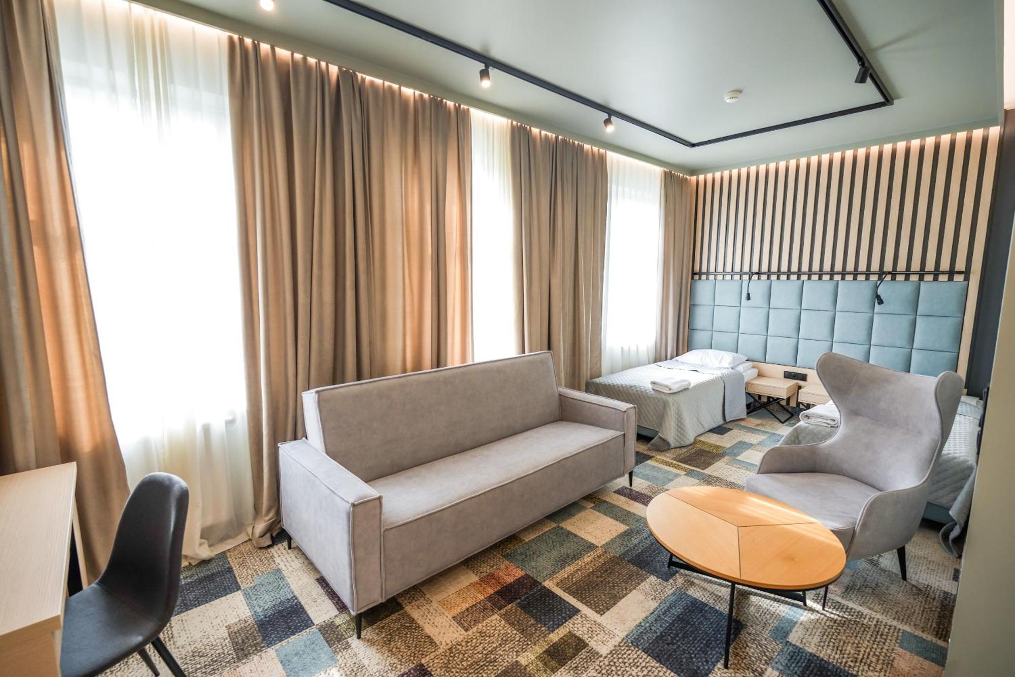 Hotel Jarota Jarocin Kültér fotó