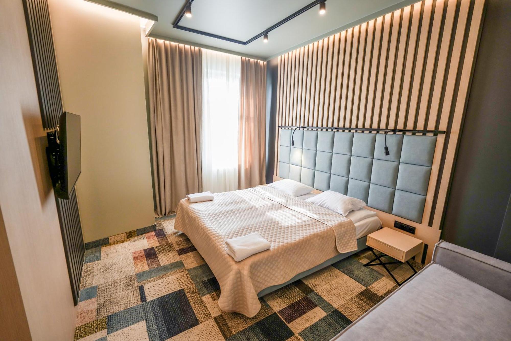 Hotel Jarota Jarocin Kültér fotó