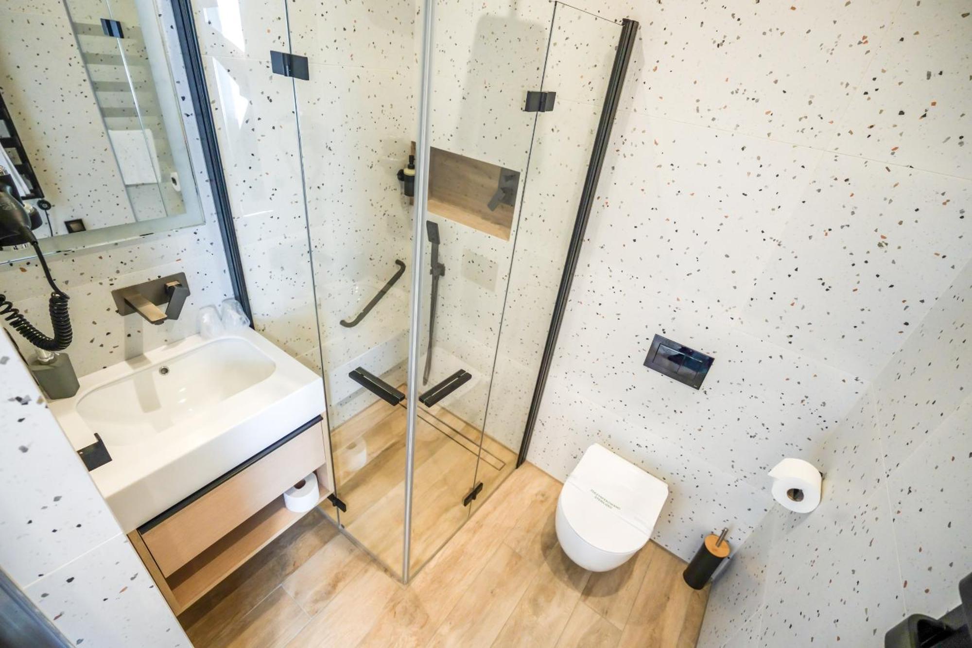 Hotel Jarota Jarocin Kültér fotó