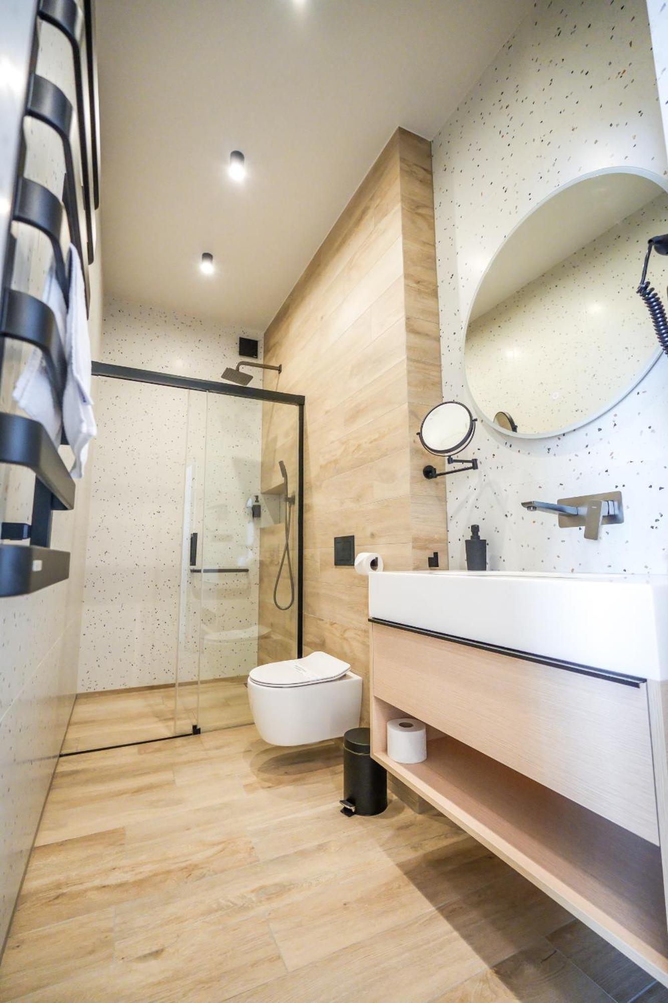 Hotel Jarota Jarocin Kültér fotó