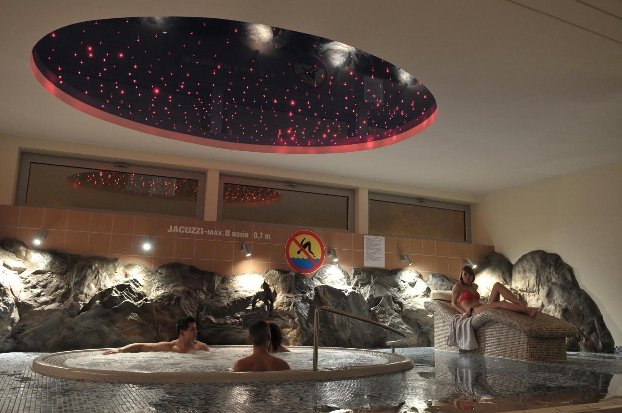 Hotel Jarota Jarocin Kültér fotó