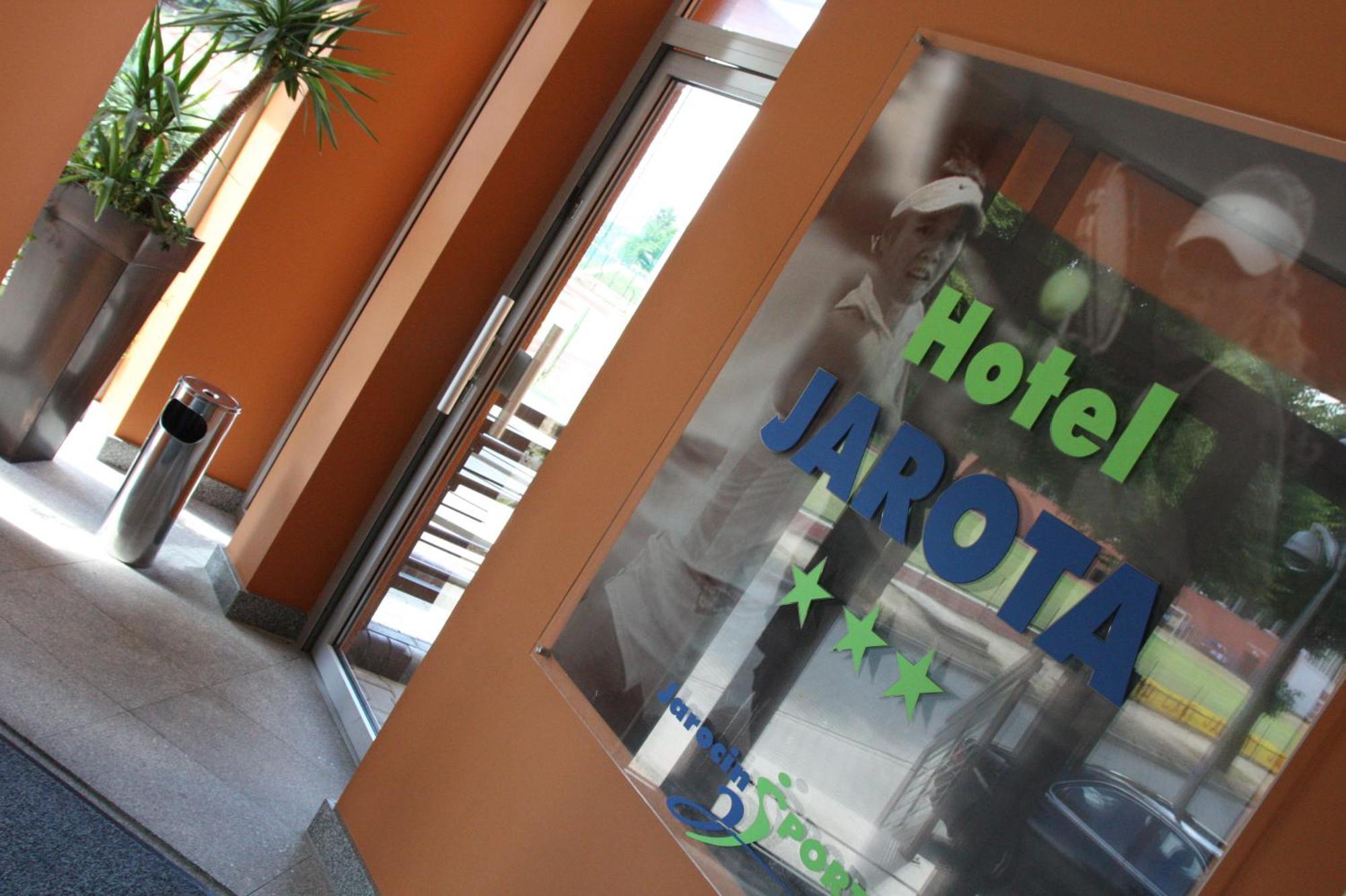 Hotel Jarota Jarocin Kültér fotó