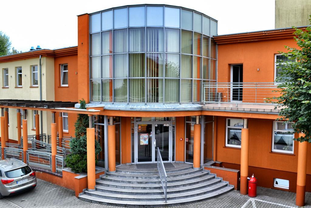Hotel Jarota Jarocin Kültér fotó