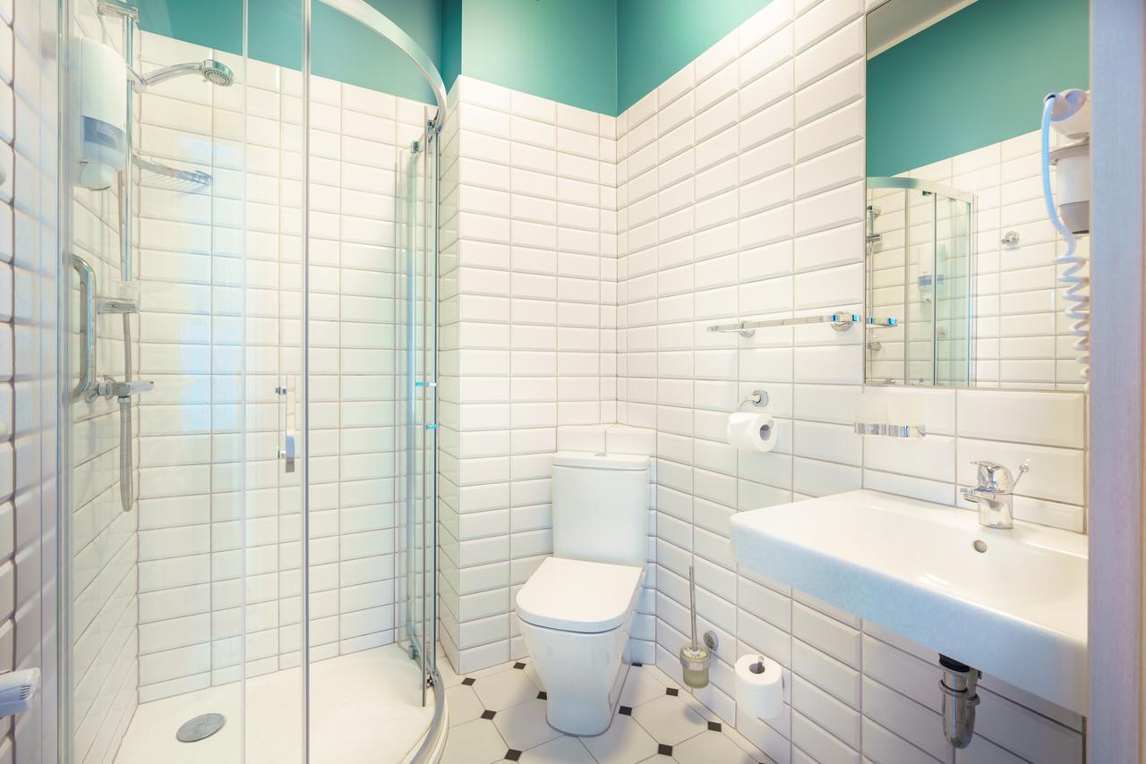 Hotel Jarota Jarocin Kültér fotó