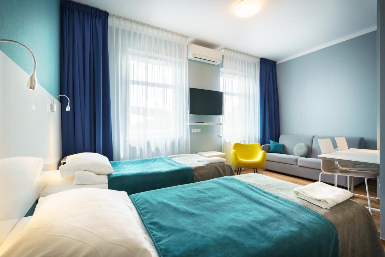 Hotel Jarota Jarocin Kültér fotó